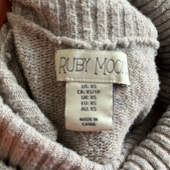 Ruby Moon Sweater - Picture 6 of 6